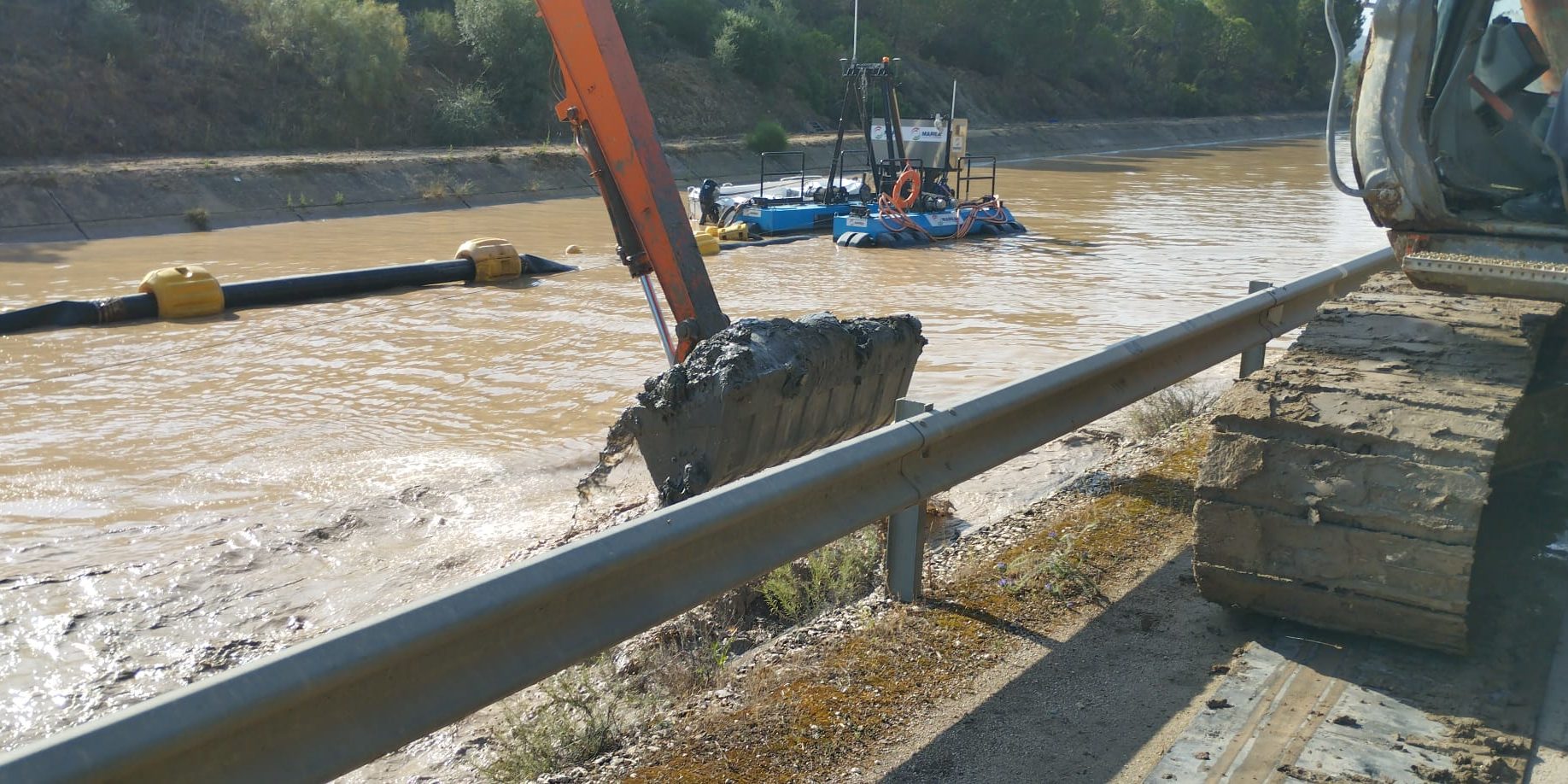 Muy avanzados los trabajos de extracción de sedimentos de Marea