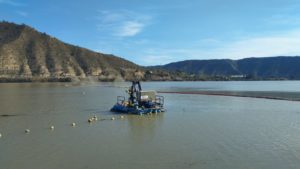 Avanzan a buen ritmo las obras de dragado fluvial de Marea en el Ebro