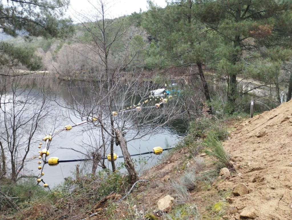 Marea inicia el proyecto de limpieza en el embalse de Garganta de Eliza en Lanzahíta (Ávila)