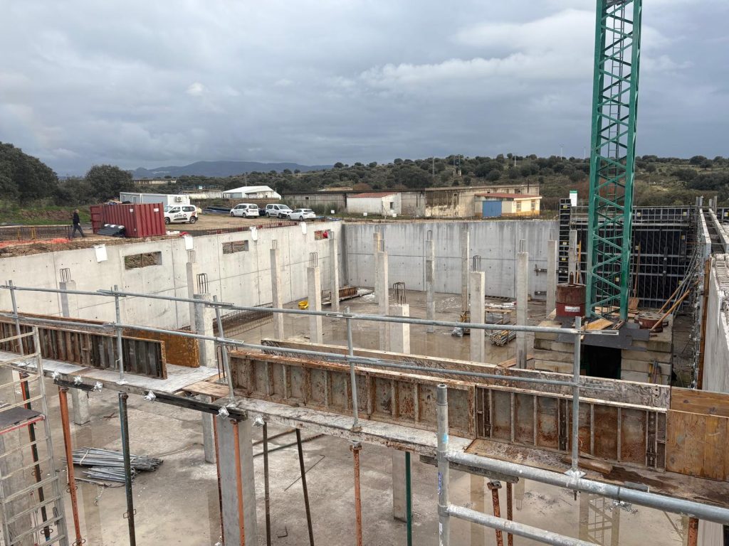 Avanzan las obras que garantizarán el abastecimiento de agua a seis municipios del entorno del río Ayuela (Cáceres)