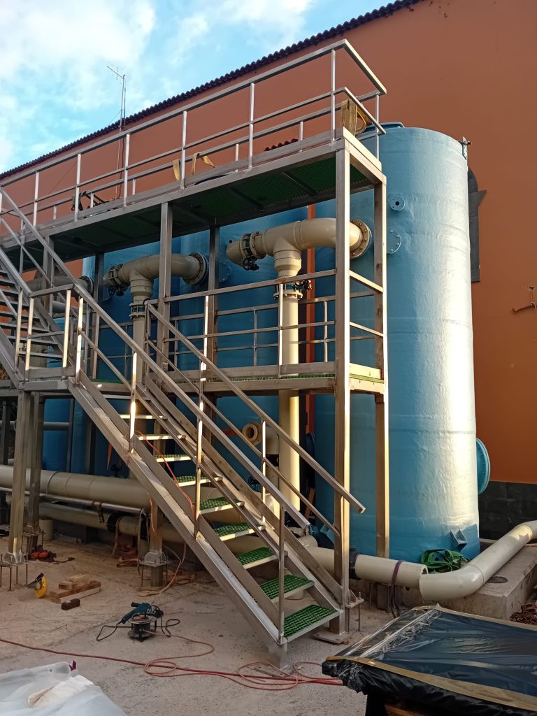 La EDAM Los Cangrejos, con una capacidad de 3.500 m³/día, afronta la fase final de puesta en marcha