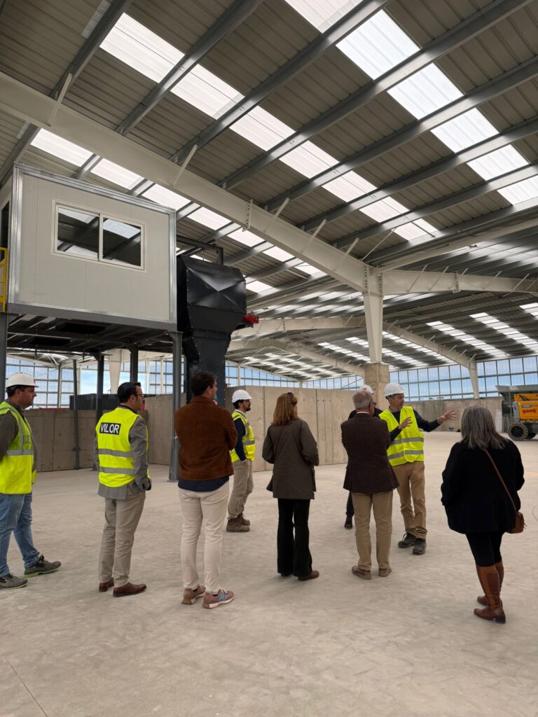 El director general de Sostenibilidad visita la nueva planta de tratamiento de FORS de Llerena